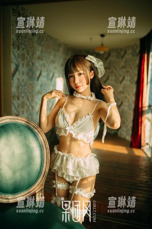 GIRLT果团网-莫雅淇 GIRLT果团网 - 摄影师也许该换换角度:看莫雅淇的白裙为啥总能掩不住不羁的心!