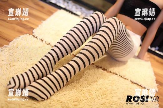 ROSI写真 在ROSI的修女照片中,看到了不一样的心思和猫咪的轻叹
