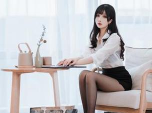 看过Rioko凉凉子的女王图包，心里有点小忐忑呢。