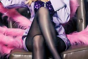 TouTiao头条女神 – 都说李由美的礼服高清原图有多出彩，我想问问，什么是出彩？我的眼睛有些花了。