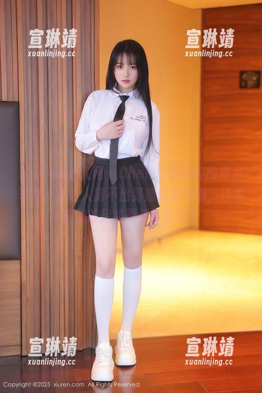 Xiuren秀人网-Cherry樱桃酱 Xiuren秀人网 - Cherry樱桃酱的美足写真,真让人猜不出到底是脚好看,还是定制的风格更受欢迎呢?