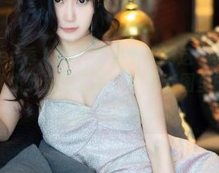 Xiuren秀人网 – 就是阿朱啊这一组丝袜美腿真心不走寻常路，精选套图里的每一帧都在悄悄诉说。