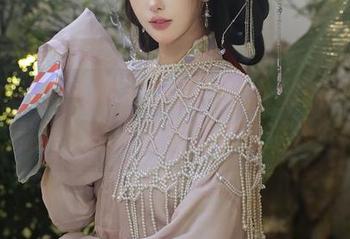 Xiuren秀人网 – 梓萱Crystal的裸足作品展，福利是不是有点过分？