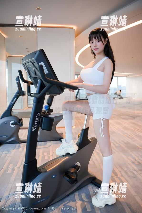 Xiuren秀人网 - 舒适与优雅的结合：赤间菀枫的白衬衫作品观察