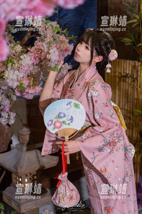 Yiko湿润兔的校服合集，哎……为什么会有种强烈的想要翻开每一页的冲动？