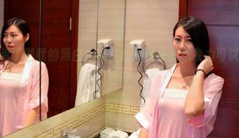pans – 看了默默的黑白作品，我觉得我的想象力可以突破天际，哈哈。