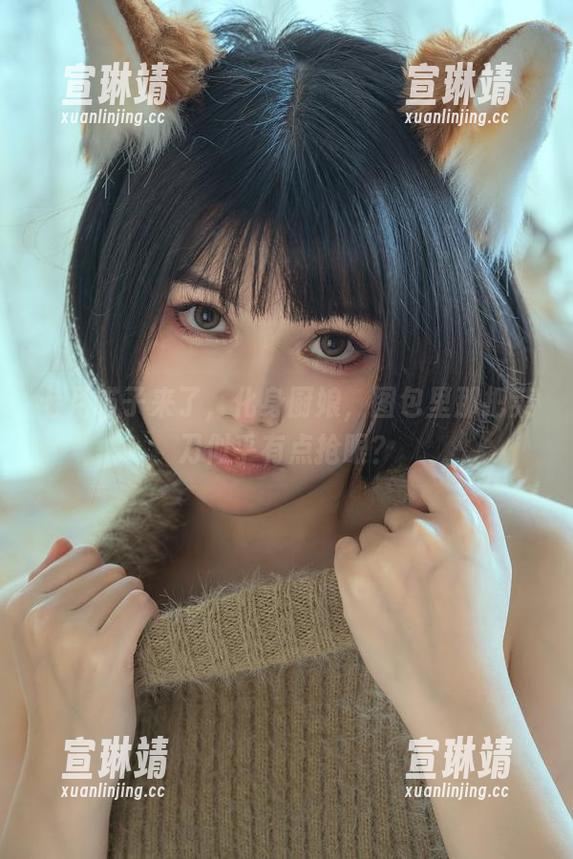 七月喵子来了，化身厨娘，图包里那把菜刀似乎有点抢眼？