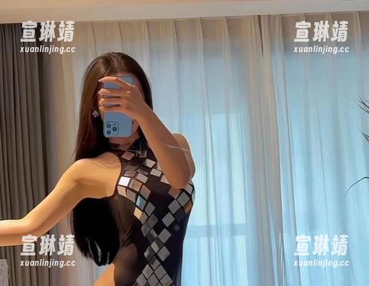 微密圈 - 不爱笑的赛琳的私房写真，视觉刺激到忍不住想点赞的级别！