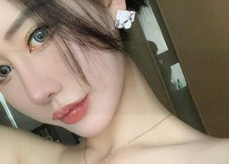微密圈 – 不爱笑的赛琳的全套作品致敬5.20，私底下会不会多了点什么呢？