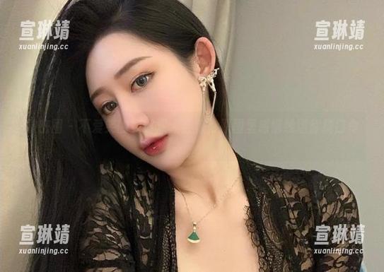 微密圈 - 不爱笑的赛琳双人合集，原图里感情线堪称绕口令。