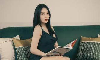 丽柜 – Amily牛仔裤写真集，毛衣大概是多余的。