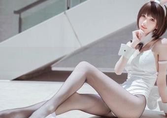 你的负卿化身灰丝女神，上演一场美图秀卷