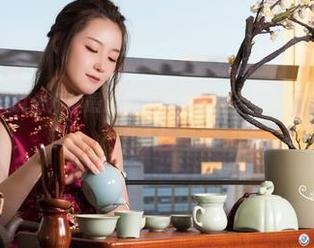 克拉女神 – 听说依娜丝最近最爱的就是这条红裙,果然美图不等人!