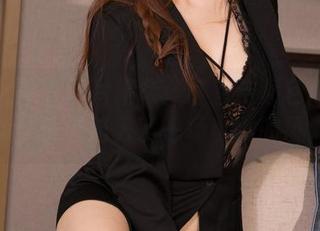 克拉女神 – 图片精华：静宜与紫色而来的慵懒，恍若陷入了一场小小的风潮。