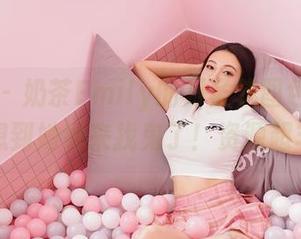 嗲囡囡 – 奶茶Emily的万圣节图包，哈哈，没想到她也来找鬼了！资源超丰富！