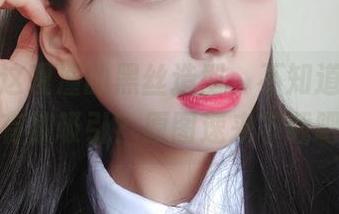 哎呀，这嘎潼的黑丝造型，不知道大家有没有被吸引？原图速来下载吧！