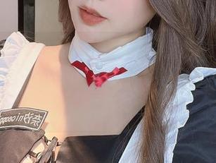 看奈汐酱Nice的最新写真集，广告位上那股子不经意的洒脱，好像一眨眼就溜了过去，怪好看的。
