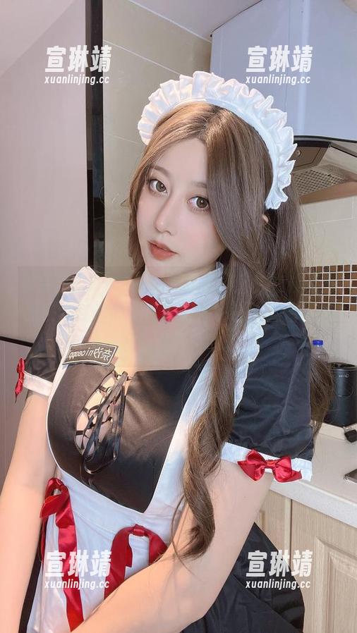 奈汐酱Nice 看奈汐酱Nice的最新写真集,广告位上那股子不经意的洒脱,好像一眨眼就溜了过去,怪好看的。