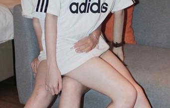 小众视觉 – 珂老师夏天的写真分享，背靠风扇的那种热辣感。
