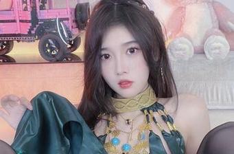 小小奶瓶儿在线写真：你见过的最不正经女友？