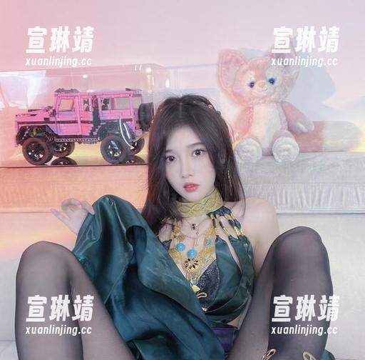 小小奶瓶儿 小小奶瓶儿在线写真:你见过的最不正经女友?