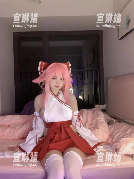 职场女神小瑶幺幺，cos在迷人的职业装中流连