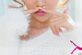 尤果网 – 这逼格十足的原图，Angela楚楚修女就是那个“有教养”的美丽代言人吗？