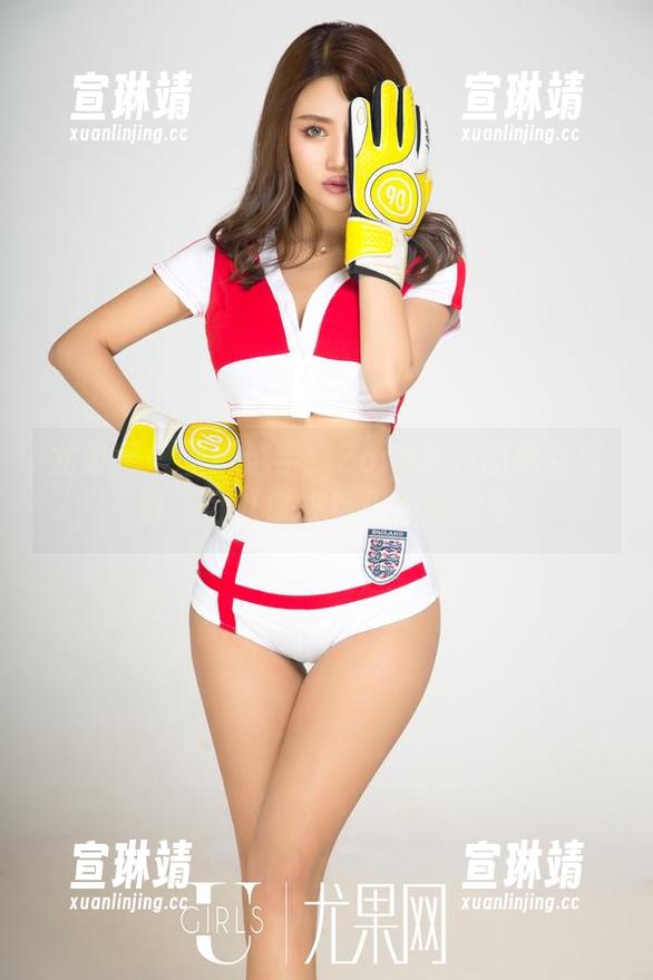 尤果网 - 壁纸选手：Zora若拉的修女写真，可以拿来看但别想太多