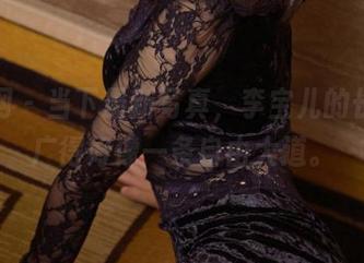 尤果网 – 当下最新写真，李宝儿的长腿宽广得好像一条自由大道。