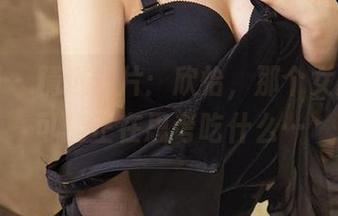 尤果网 – 精选图片：欣怡，那个女孩儿，可能正在思考吃什么…