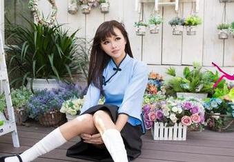 尤果网 – 谭晓彤的办公室画风，这图片果然不是普通的工位风格
