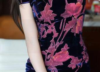 尤蜜荟 – 娜露绝佳身材作品，摊开在你面前，跟寻宝似的找乐子。