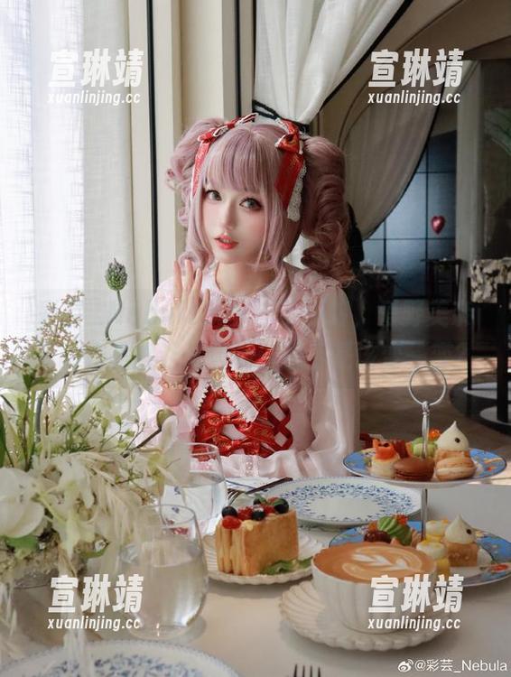 彩芸_Nebula又拿出了新货，爱野美奈子的作品集让人自问：是不是该变一变？