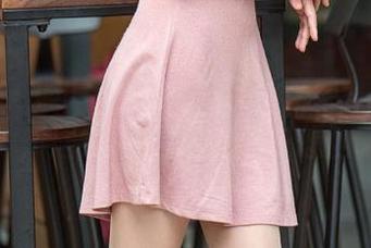推女郎 – 照片中的林萌萌：简单一件制服，居然可以让我想东想西