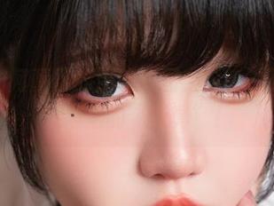 是你的阿薰呀的清纯套图，分享一下冷静思考后的“天真”！