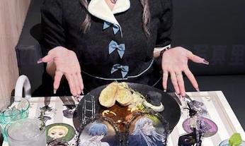 不务正业的月城委员会，浴室写真里的COS小戏法