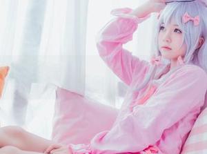 白裙白裙，桜桃喵在早上光影中的舞动，高清图集等你细细品味。