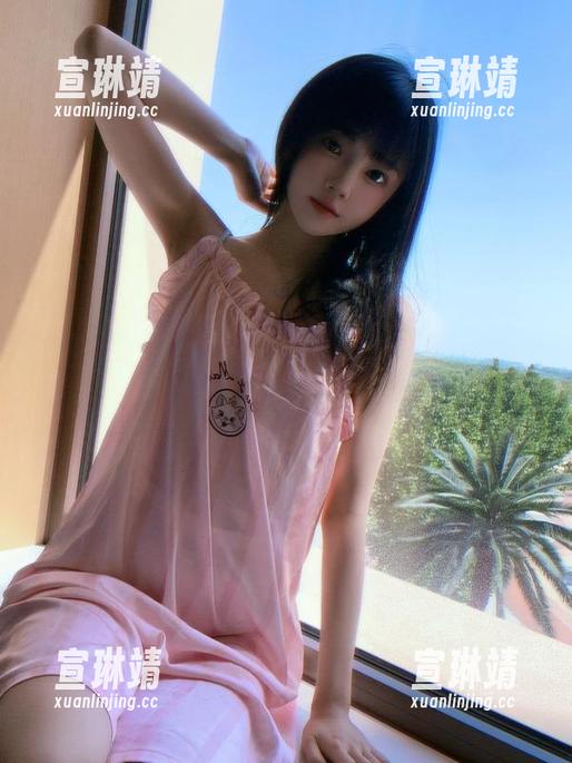 “桜桃喵”与瑜伽：一幅图像中的柔软与坚定