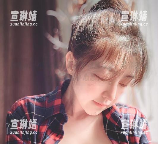 樱晚gigi日常系列更新中烧烤写真，看似随意却又显小心思。