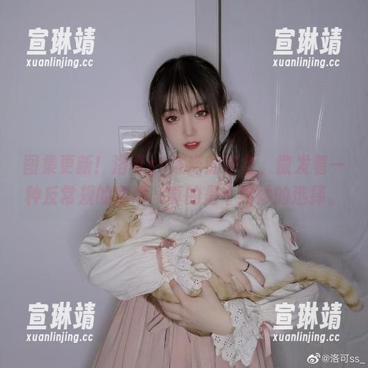 洛可ss 图集更新!洛可ss演绎的粉色,散发着一种反常规的意思,真的是个绝妙的选择。
