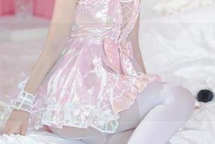认真浏览洛桑w伊梓的水手服全集，心里默默咕哝：真的是、多了件衣服并不等于多了点成熟啊。