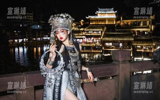 私拍与众不同的瓦斯塔亚小龙虾，女仆型的设定就挺有趣。美图看完心里有点别扭，哈哈！