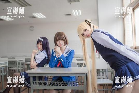 白金Saki 白金Saki的图库时光机:三个女仆的未来冒险!