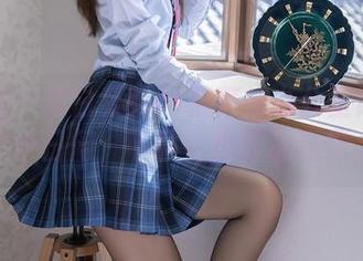 秀人网 – 吃白菜的vi菜菜的办公室照：偷得浮生半日闲，下载这份作品慢慢品味。