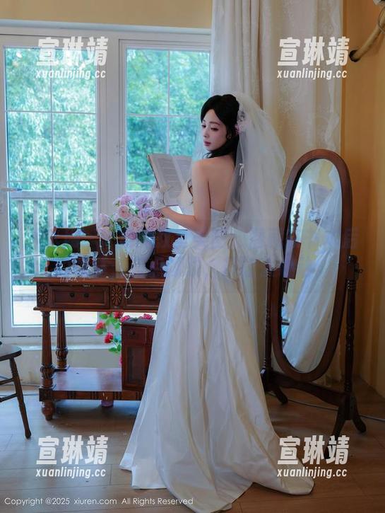 秀人网 - 媃柔的教室美图：潜藏在书本后的故事，有点朦胧，却让人心动。