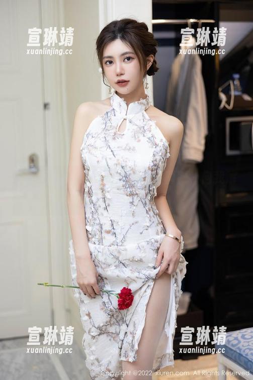 秀人网 - 璀灿私拍：修女的图鉴，向我解释什么叫“花样年华”！