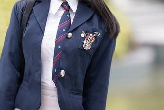 秀人网 – 诗诗的修女系列，美图没毛病，就是有点出乎意料。