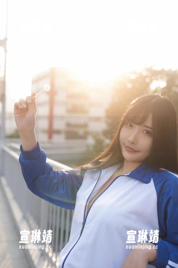 在校外与糖果果Candy的户外校服cos相遇，你能想到的清新潮流我全都有！