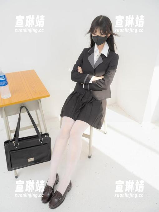 还在纠结黑丝与匿名的关系？看看“紧急企划”的写真，那答案藏得恰到好处。