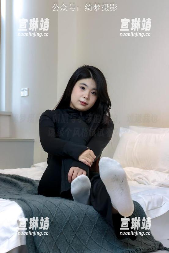 绮梦摄影 - 制服与小艺的私拍，难道我也该换个风格试试看？